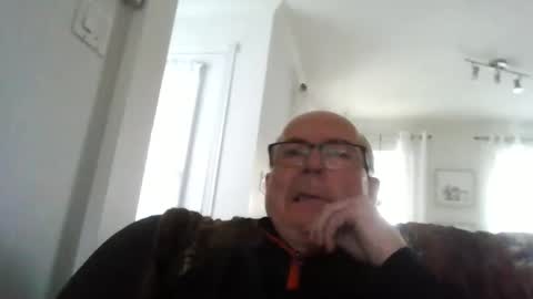 Snapshot of bernard1102 chatting on 04.19.26 bernard1102 online show from 04.19.26