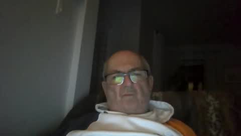 Snapshot of bernard1102 chatting on 04.21.26 bernard1102 online show from 04.21.26