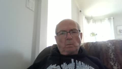 Snapshot of bernard1102 chatting on 04.21.26 bernard1102 online show from 04.21.26