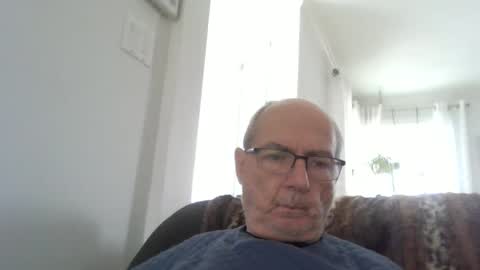Snapshot of bernard1102 chatting on 04.22.26 bernard1102 online show from 04.22.26