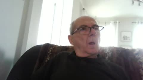 Snapshot of bernard1102 chatting on 04.23.26 bernard1102 online show from 04.23.26