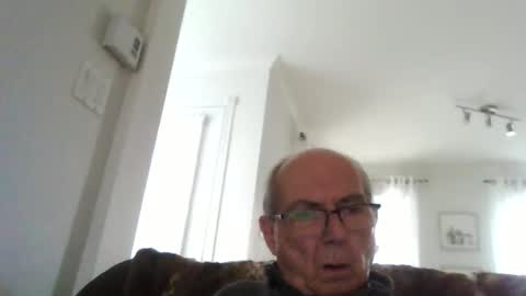 Snapshot of bernard1102 chatting on 05.18.26 bernard1102 online show from 05.18.26