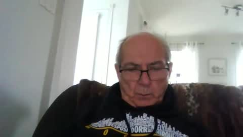 Snapshot of bernard1102 chatting on 05.19.26 bernard1102 online show from 05.19.26