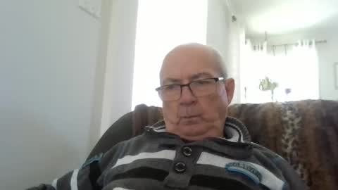 Snapshot of bernard1102 chatting on 05.22.26 bernard1102 online show from 05.22.26