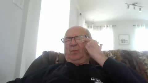 Snapshot of bernard1102 chatting on 05.27.26 bernard1102 online show from 05.27.26