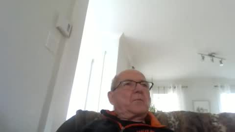 Snapshot of bernard1102 chatting on 05.29.26 bernard1102 online show from 05.29.26