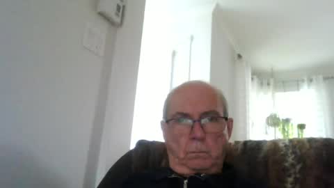 Snapshot of bernard1102 chatting on 06.18.26 bernard1102 online show from 06.18.26