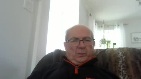 Snapshot of bernard1102 chatting on 06.25.26 bernard1102 online show from 06.25.26