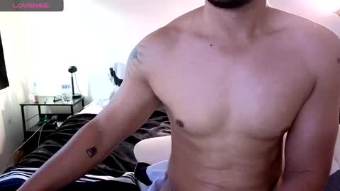 Snapshot of berriess_ chatting on 10.18.25 berriess_ online show from 10.18.25