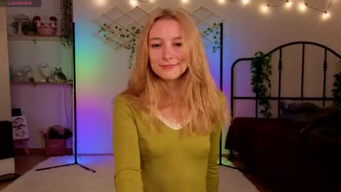 Snapshot of berrryjelly chatting on 05.29.26 Hi Im NikaComing back online on Monday 3 online show from 05.29.26
