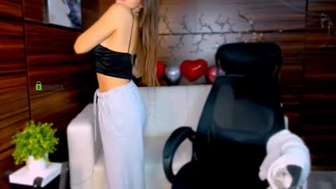 Snapshot of berry_alma chatting on 03.07.25 Alma online show from 03.07.25