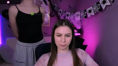 Snapshot of berry_alma chatting on 10.24.25 Alma online show from 10.24.25