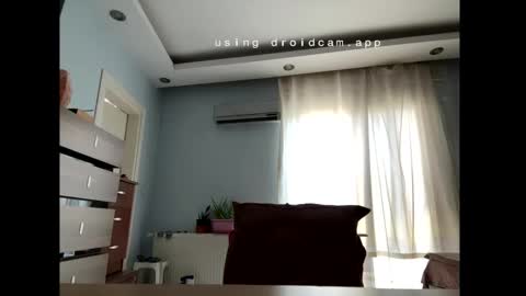 Snapshot of besle_10 chatting on 05.18.26 . online show from 05.18.26
