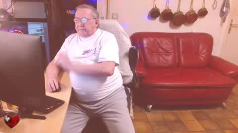 Snapshot of best127 chatting on 02.22.25 jean online show from 02.22.25