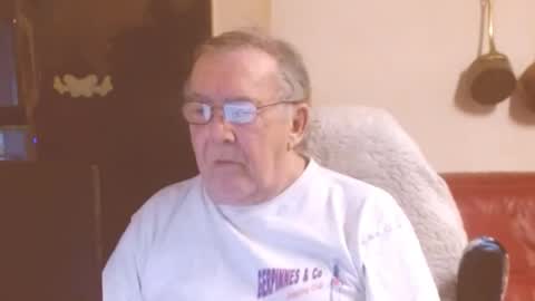 Snapshot of best127 chatting on 02.23.25 jean online show from 02.23.25