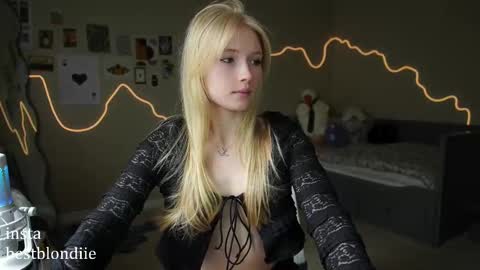 Snapshot of bestblondiiecb chatting on 03.02.25 Chloe Next stream on Friday online show from 03.02.25