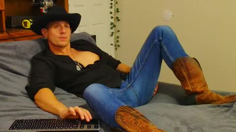 Snapshot of bestcockhere chatting on 12.20.25 twitter zack1fisher online show from 12.20.25