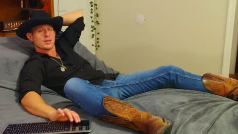 Snapshot of bestcockhere chatting on 12.21.25 twitter zack1fisher online show from 12.21.25