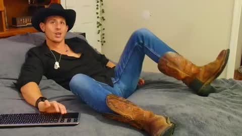 Snapshot of bestcockhere chatting on 12.22.25 twitter zack1fisher online show from 12.22.25