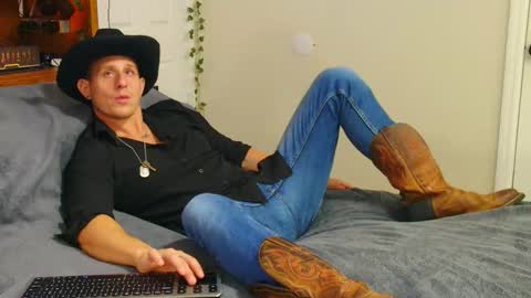 Snapshot of bestcockhere chatting on 12.22.25 twitter zack1fisher online show from 12.22.25