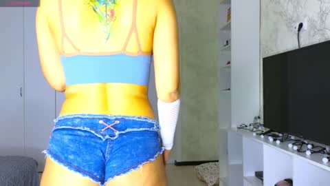 Snapshot of bestgirls2021 chatting on 01.12.25 Hellen and Natali online show from 01.12.25