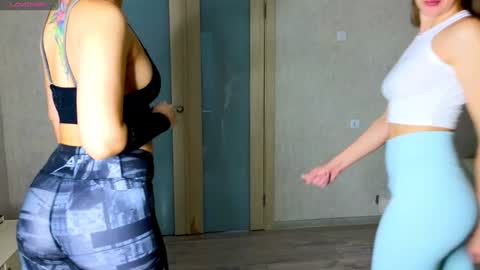 Snapshot of bestgirls2021 chatting on 01.20.25 Hellen and Natali online show from 01.20.25