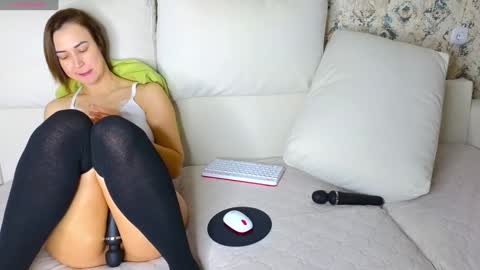 Snapshot of bestgirls2021 chatting on 02.05.25 Hellen and Natali online show from 02.05.25