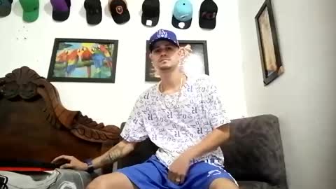 Snapshot of bestia_salvaje chatting on 02.14.25 Andres online show from 02.14.25