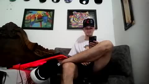 Snapshot of bestia_salvaje chatting on 02.18.25 Andres online show from 02.18.25