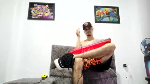 Snapshot of bestia_salvaje chatting on 03.10.25 Andres online show from 03.10.25