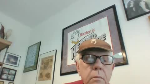 Snapshot of bestshot1951 chatting on 12.09.24 bestshot1951 online show from 12.09.24