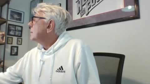 Snapshot of bestshot1951 chatting on 12.16.24 bestshot1951 online show from 12.16.24