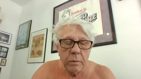 Snapshot of bestshot1951 chatting on 01.10.25 bestshot1951 online show from 01.10.25