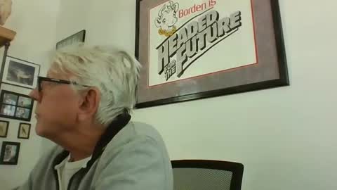 Snapshot of bestshot1951 chatting on 01.14.25 bestshot1951 online show from 01.14.25