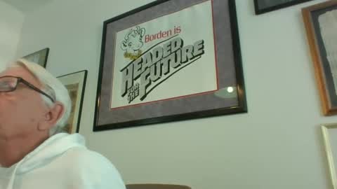 Snapshot of bestshot1951 chatting on 01.22.25 bestshot1951 online show from 01.22.25