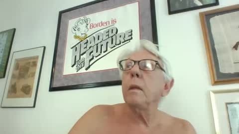 Snapshot of bestshot1951 chatting on 02.10.25 bestshot1951 online show from 02.10.25