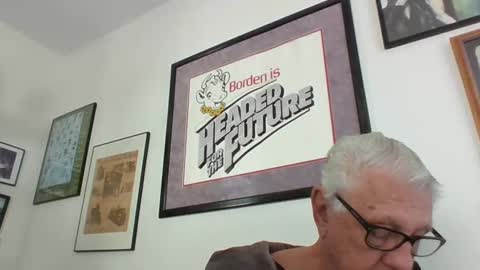 Snapshot of bestshot1951 chatting on 02.17.25 bestshot1951 online show from 02.17.25