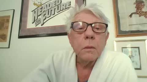 Snapshot of bestshot1951 chatting on 12.17.25 bestshot1951 online show from 12.17.25