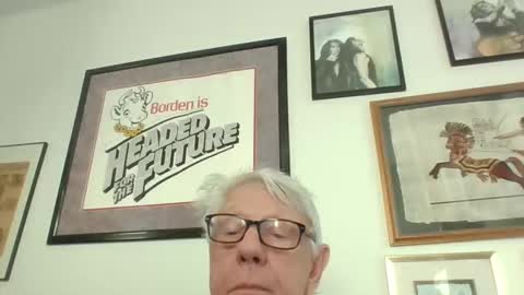 Snapshot of bestshot1951 chatting on 12.22.25 bestshot1951 online show from 12.22.25