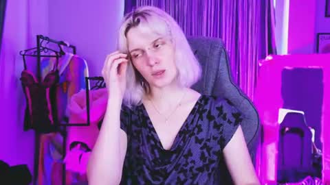 Snapshot of bethanycloud chatting on 07.17.26 Bethany online show from 07.17.26