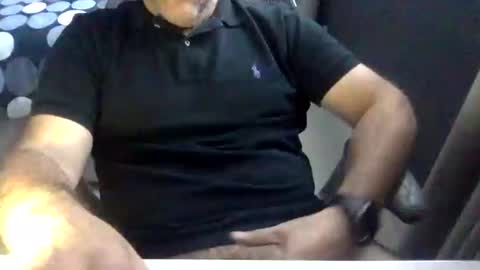 Snapshot of betoooox chatting on 01.06.25 Virtual Gentleman online show from 01.06.25