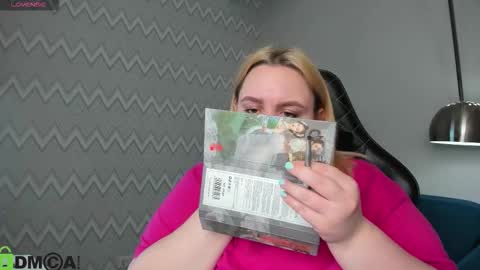 Snapshot of betty_bass chatting on 09.12.25 Bagira online show from 09.12.25