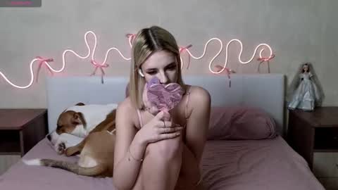 Snapshot of betty_blame chatting on 12.03.25 Betty and Oscar online show from 12.03.25