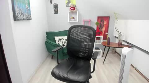 bettyjamess online show from 10.23.25