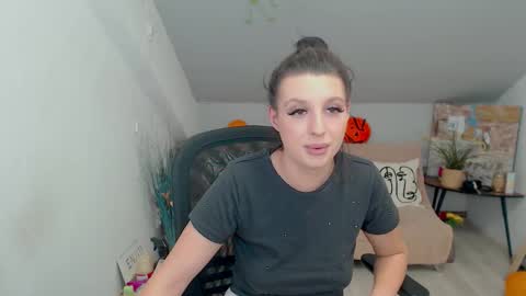 bettyjamess online show from 10.29.25
