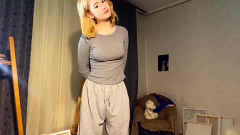 Snapshot of bettymorante chatting on 02.18.26 Hinata online show from 02.18.26