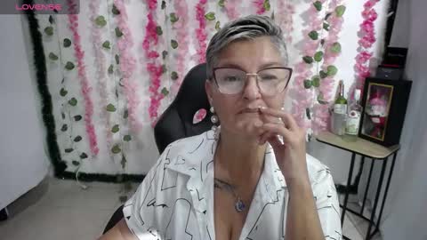 Snapshot of bety_cum3 chatting on 02.13.25 bibiana online show from 02.13.25