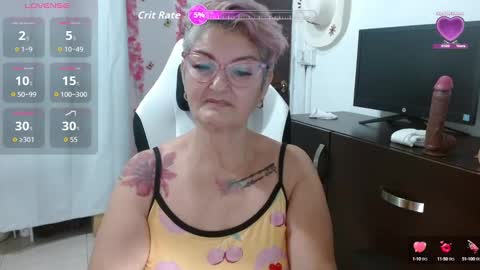 Snapshot of bety_cum3 chatting on 09.17.25 bibiana online show from 09.17.25