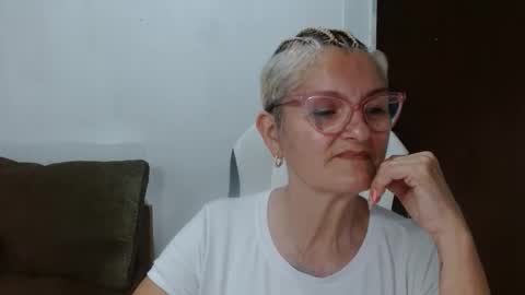 Snapshot of bety_cum3 chatting on 02.10.26 bibiana online show from 02.10.26