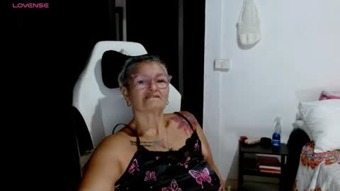 Snapshot of bety_cum3 chatting on 04.15.26 bibiana online show from 04.15.26